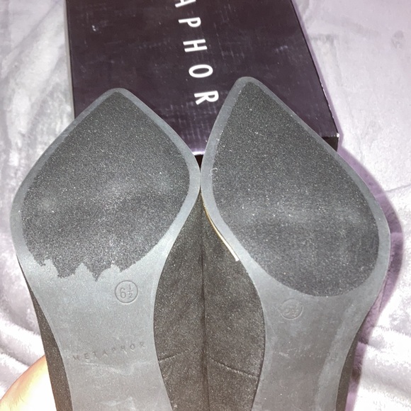 Metaphor Gold Trim Heels - Picture 6 of 8